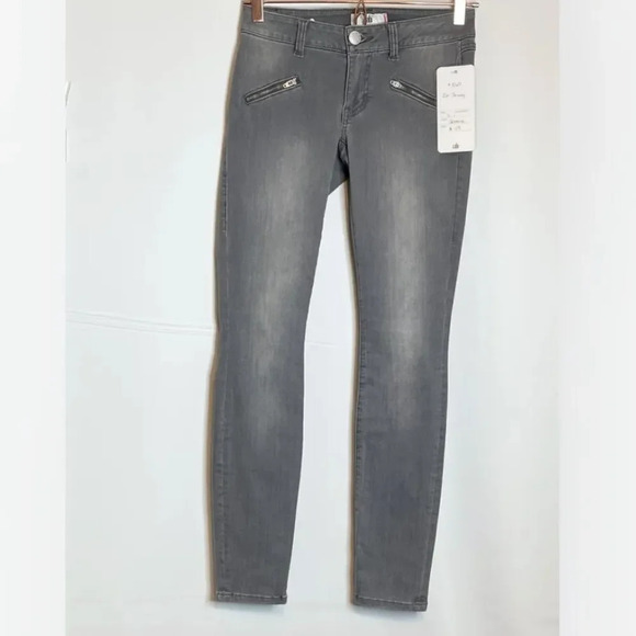 Cabi | Zipper Skinny Jeans Low Rise Distressed Denim Stretch Gray #5167 - Picture 2 of 9